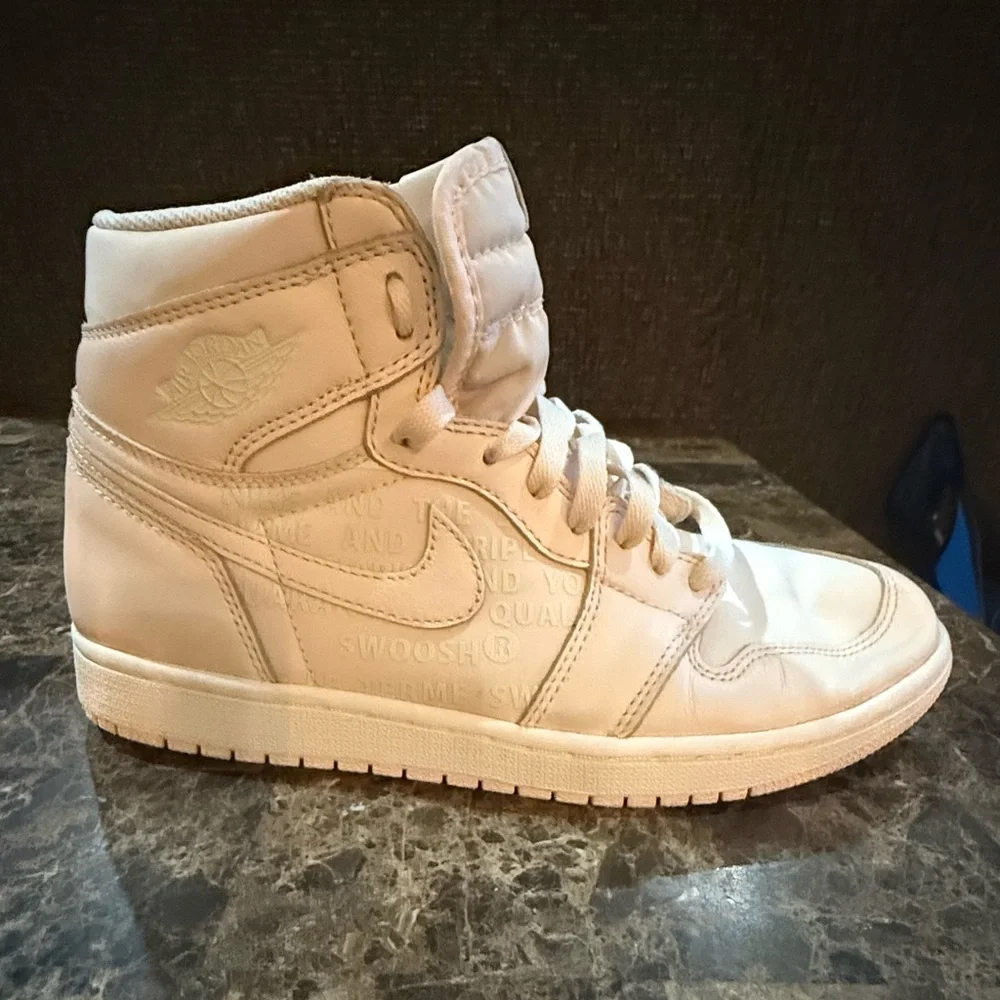 Nike. Air Jordan 1 Retro High OG 'Guava Ice’. Size 8.